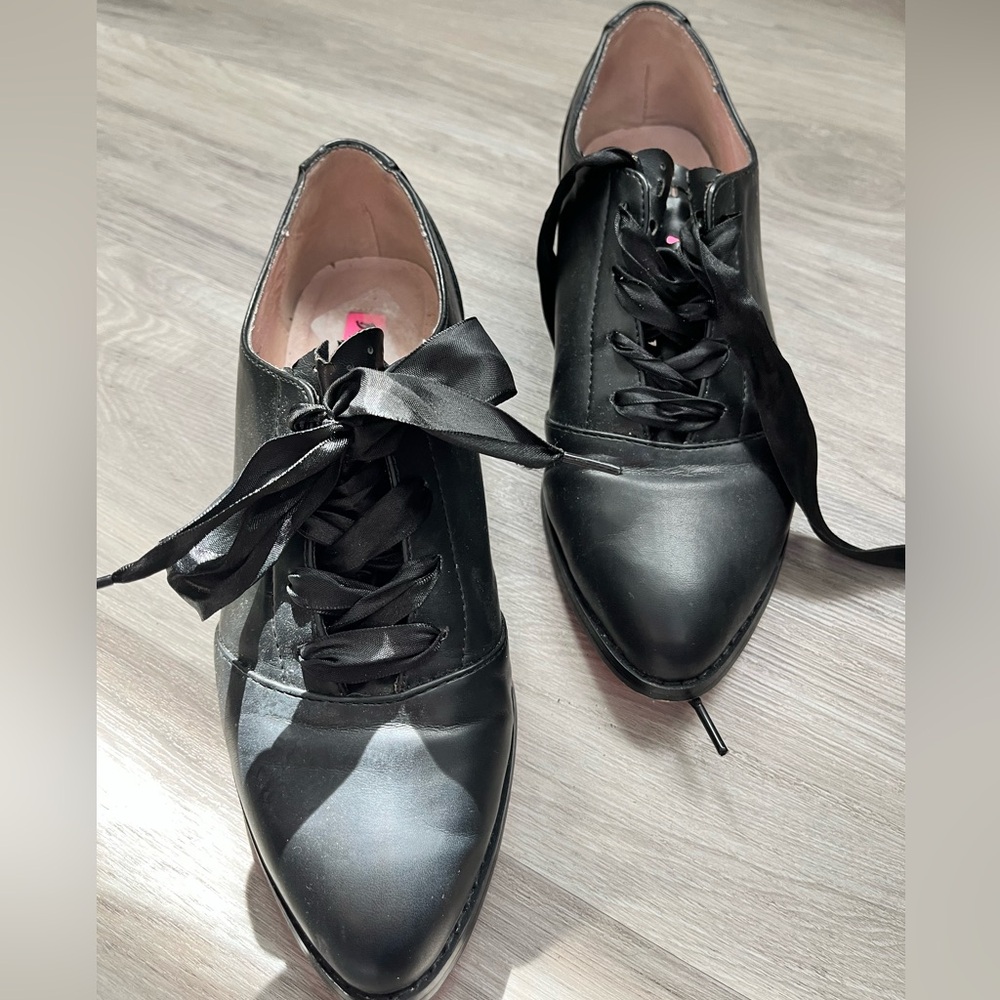 Betsy Johnson Black Women's Lace-Up Flats